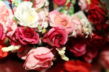 renkli bir yapay çiçek