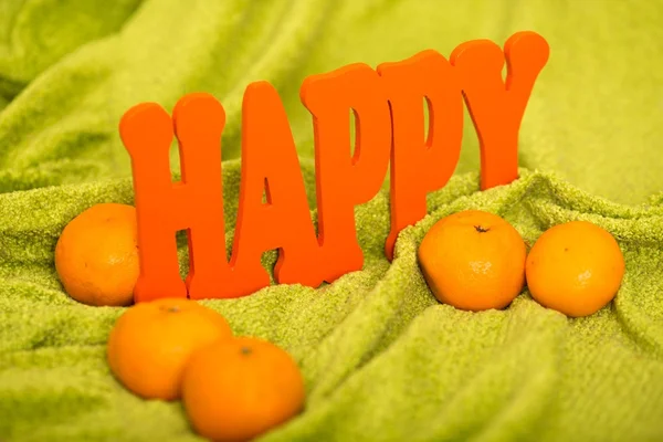 Word happy and tangerines — Stock Photo, Image