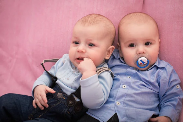 Små baby pojkar — Stockfoto