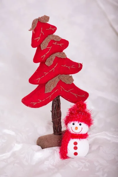 Muñeco de nieve de juguete con árbol — Foto de Stock