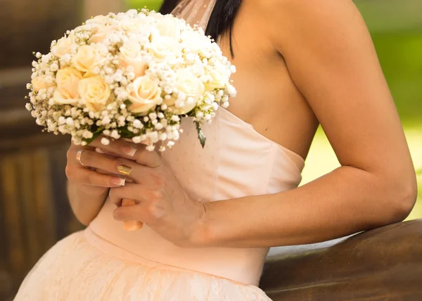 Bride sitting on a bench — Stock Photo, Image