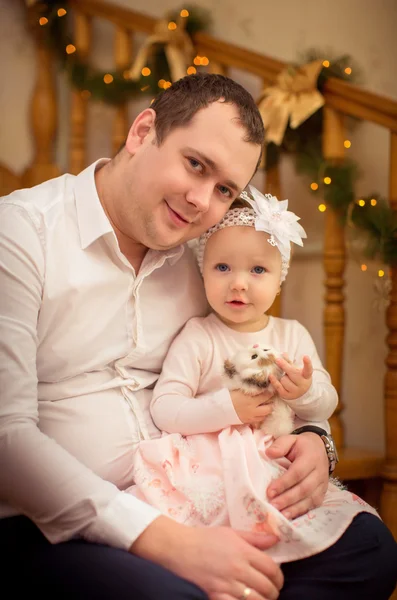 Маленька дівчинка з татом — стокове фото