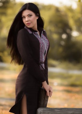 Ulusal giysili Ukraynalı kız