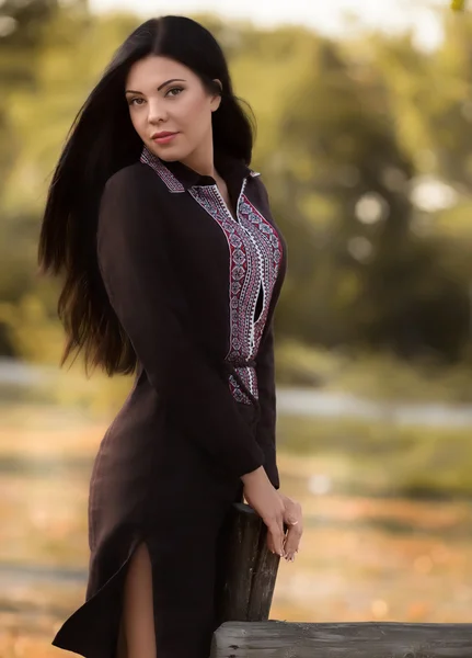 Ulusal giysili Ukraynalı kız — Stok fotoğraf