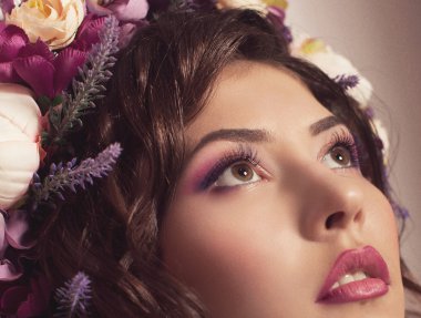 Ulusal Ukrayna çelenk kız