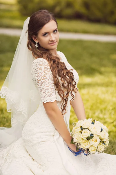 Beautiful bride in spring garden — Stock Photo, Image
