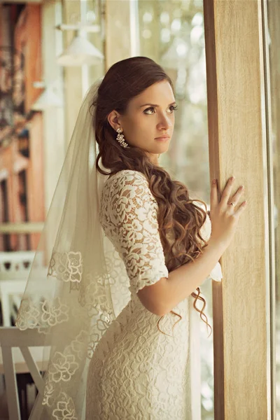 Beautiful bride in white dress — Stock Photo, Image