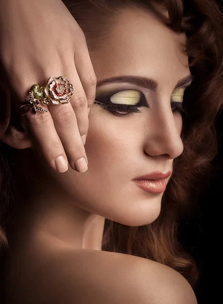 Fashion woman in jewelry — Stock Photo, Image