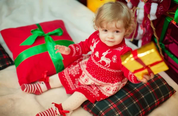 Little girl with Christmas gift — Stock Photo, Image