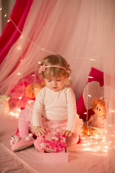Bella bambina in costume da fata — Foto Stock