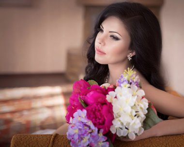 Gelin holding gelin buketi