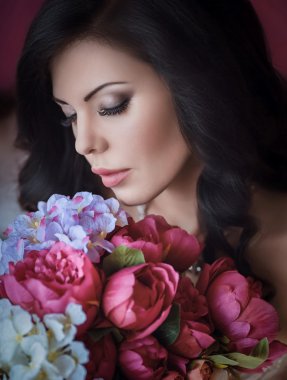 Gelin holding gelin buketi