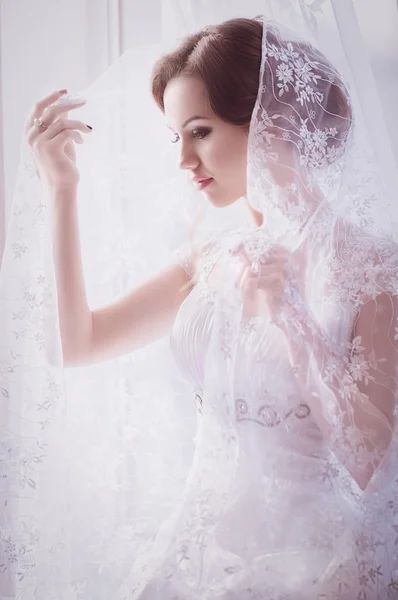 Bride in lace veil — Stock Photo, Image