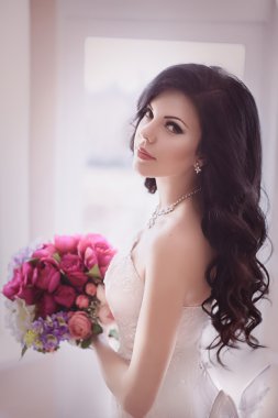 Gelin holding gelin buketi