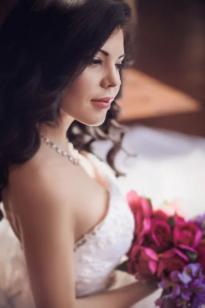 Svatební kytice pro nevěstu hospodářství — Stock fotografie