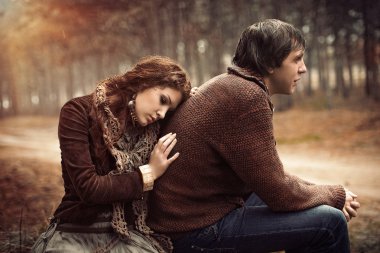 Park Çimenlikte oturan Çift