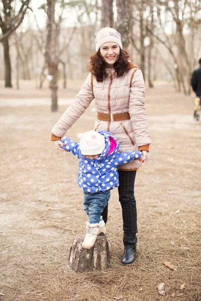 Little girl and mother in spring forest — Stock Photo, Image