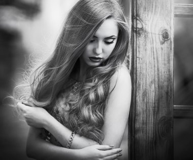 Makyajlı güzel kadın