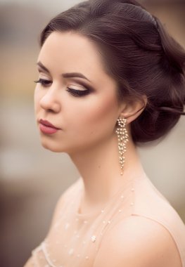 makyaj ile güzel bir genç kadın