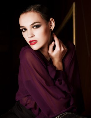 makyaj ile güzel bir genç kadın