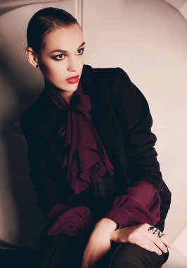 makyaj ile güzel bir genç kadın