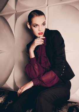 makyaj ile güzel bir genç kadın