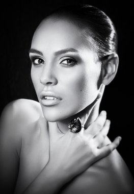 Makyaj lüks mücevher olan kadın