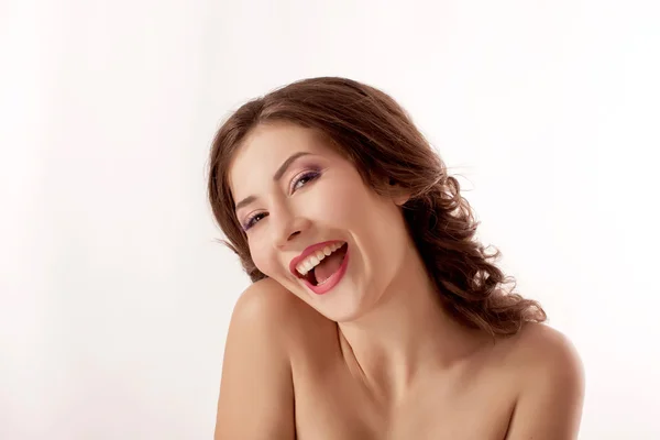 Lachende vrouw met make-up — Stockfoto