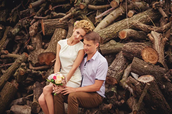 Noiva e noivo em seu dia de casamento — Fotografia de Stock