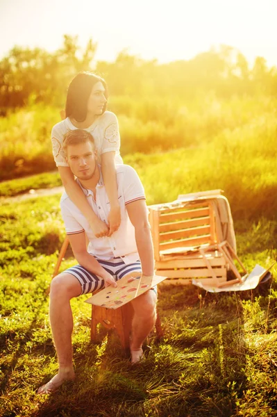 Jeune couple amoureux — Photo