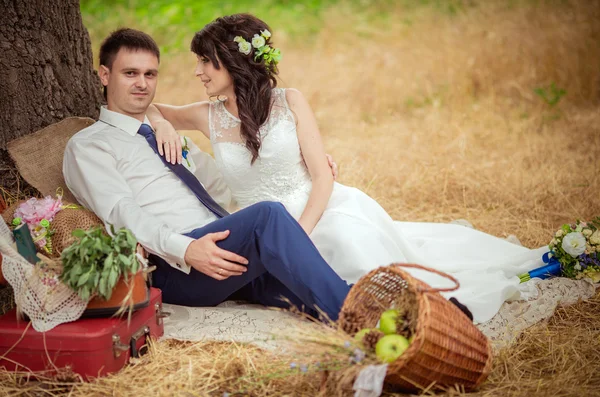 Braut und Bräutigam am Hochzeitstag — Stockfoto