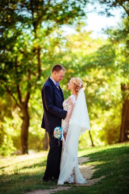 Gelin ve damat düğün gününde