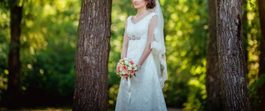 Gelin Bahçe Beyaz elbiseli