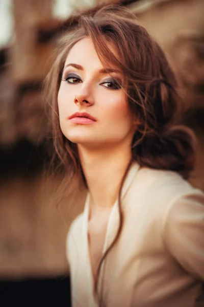 Bohème fille dans le jardin de printemps — Photo