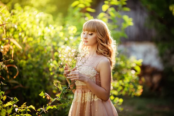 Beautiful woman in spring garden — Stock Photo, Image