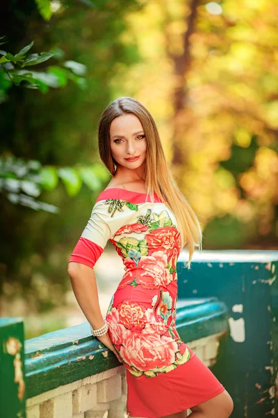 Young woman in floral dress outdoor — Stock Photo, Image