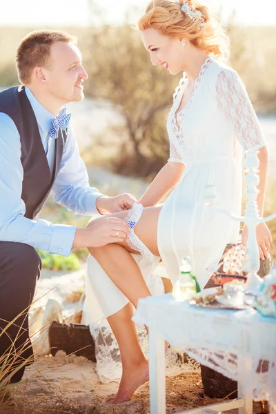 Boldog menyasszony és a vőlegény — Stock Fotó