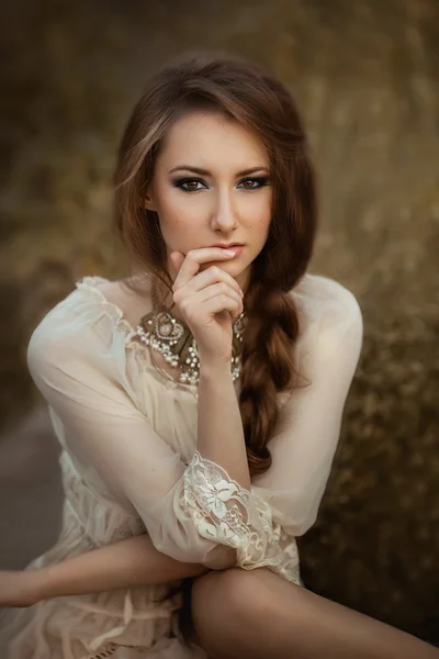 Beautiful young woman — Stock Photo, Image