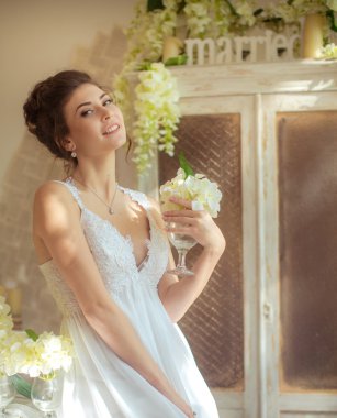 Güzel gelin, düğün günü