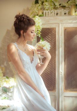 Güzel gelin, düğün günü