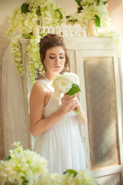 Piękna panna młoda w dniu ślubu — Zdjęcie stockowe