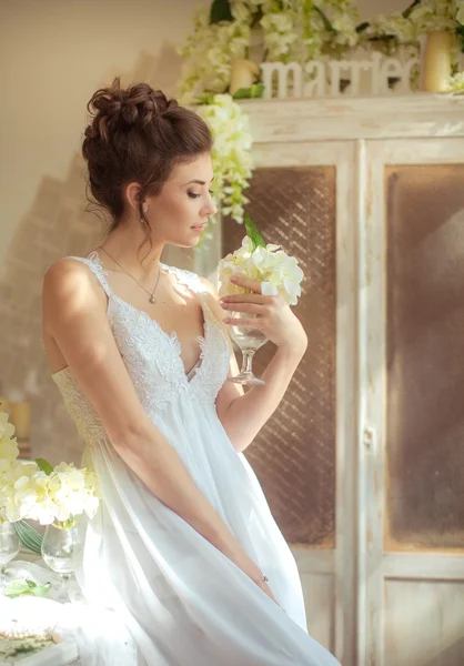 Güzel gelin, düğün günü