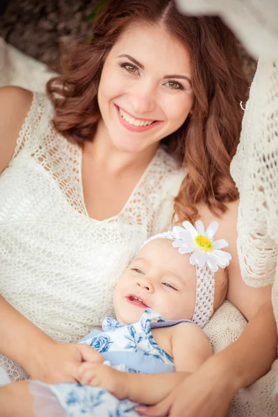 Anne ile kız bebek — Stok fotoğraf