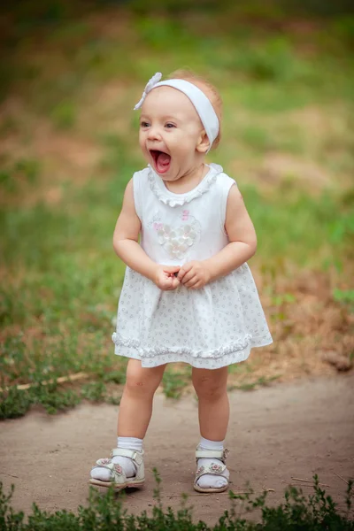 Adorável bebê menina — Fotografia de Stock