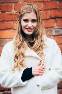 son moda elbiseleri şık kız