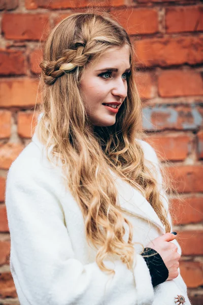 Stylish girl in trendy clothes — Stock Photo, Image