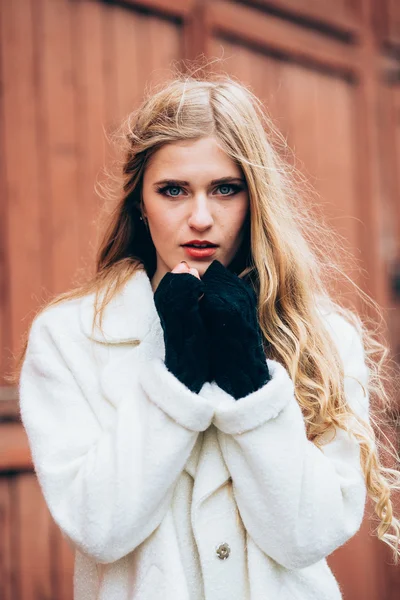 Stylish girl in trendy clothes — Stock Photo, Image