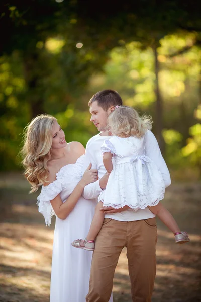 Vrouw met man en jonge dochter — Stockfoto