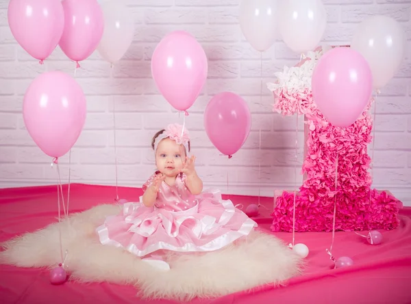 Bambina in abito rosa — Foto Stock