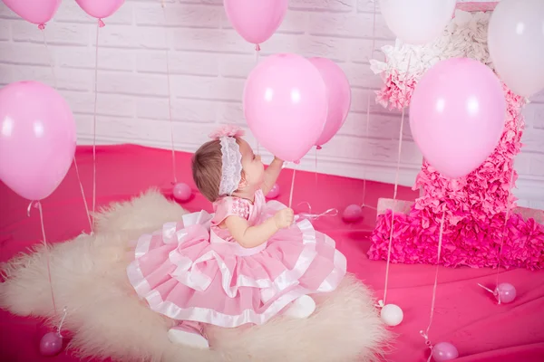 Little girl in pink dress — Stock Photo, Image